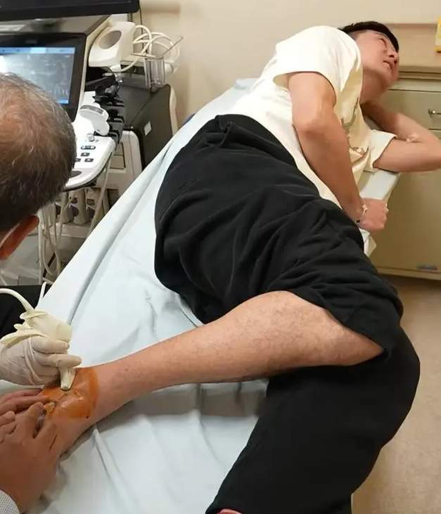 九游会官网-叫人揪心!卫冕冠军核心更新伤情,两个部位一起治,4月或能复出